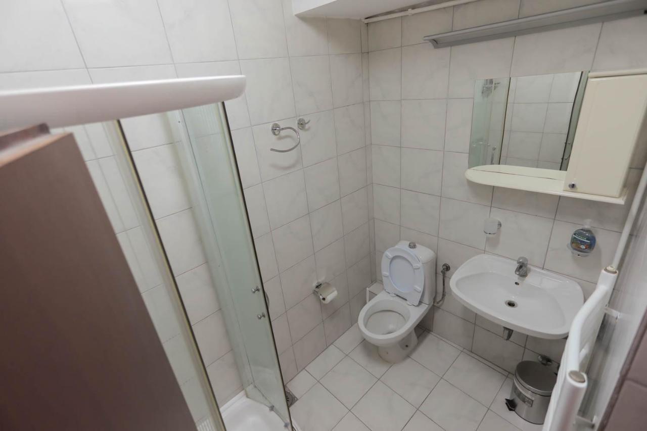 לינה וארוחת בוקר בלגרד Restoran Bsk מראה חיצוני תמונה